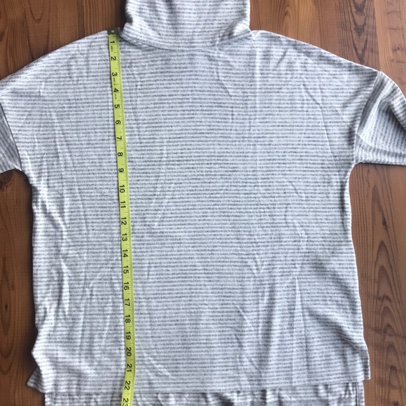 Abercrombie long sleeve striped turtleneck - Picture 7 of 7